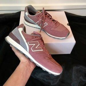 New Balance 696